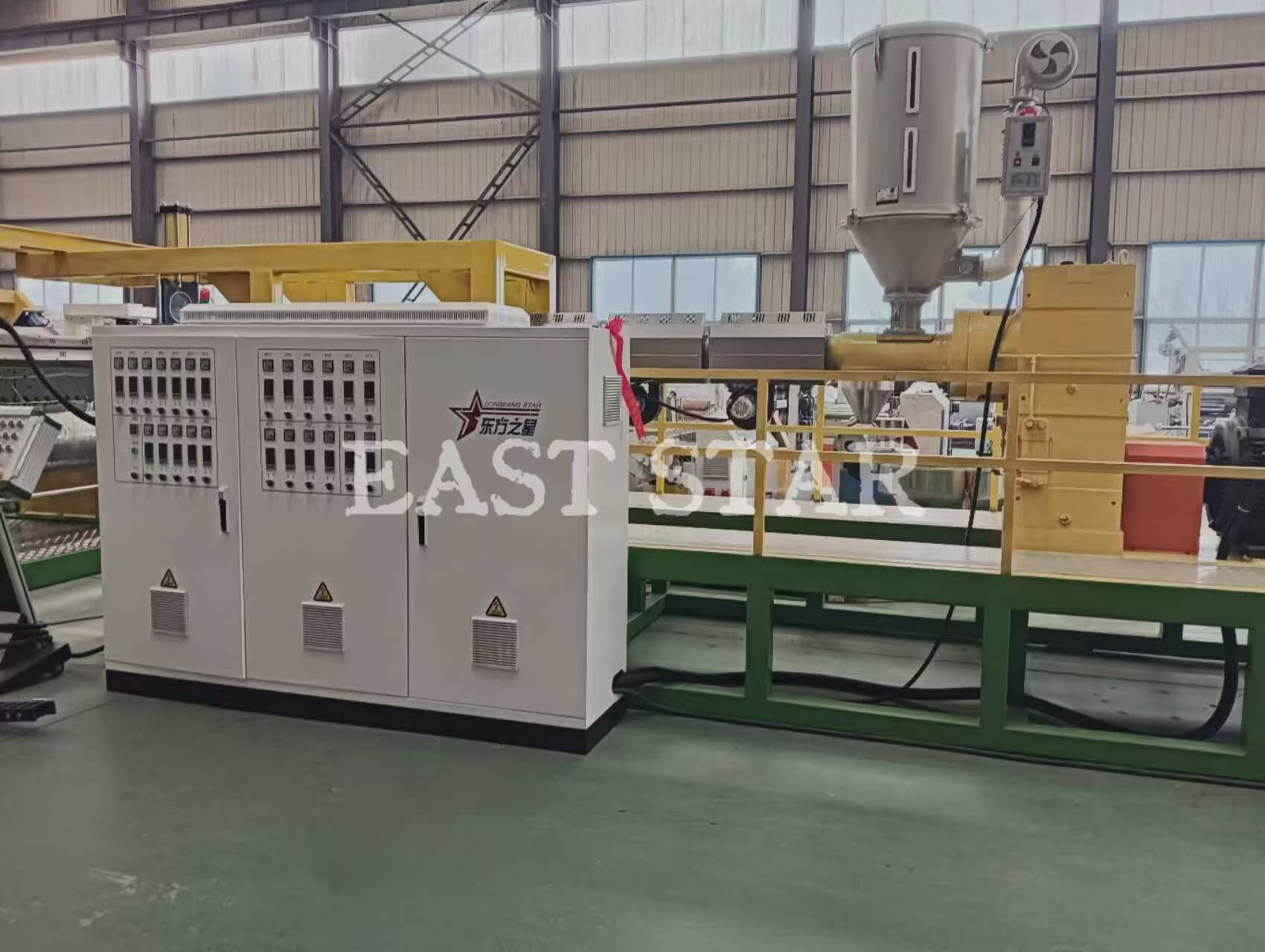 نوآوری موفقیت آمیز! خط اکستروژن ورق کمربند کود 2.4 متری Qingdao EASTSTAR با موفقیت از خط خارج شد