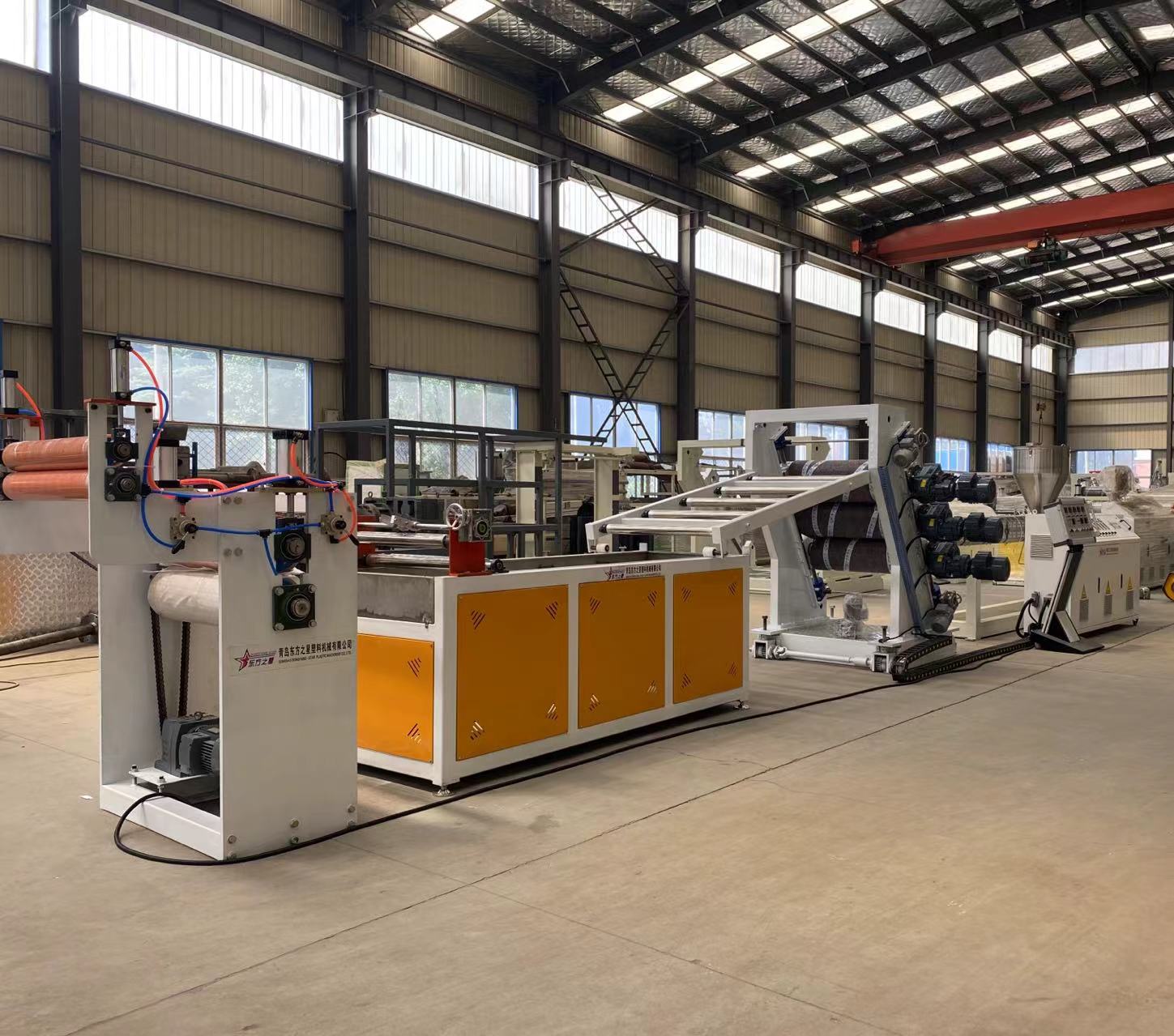 راه حل های خط تولید پرده درب انعطاف پذیر PVC حرفه ای تولید پرده درب صنعتی کارآمد را امکان پذیر می کند