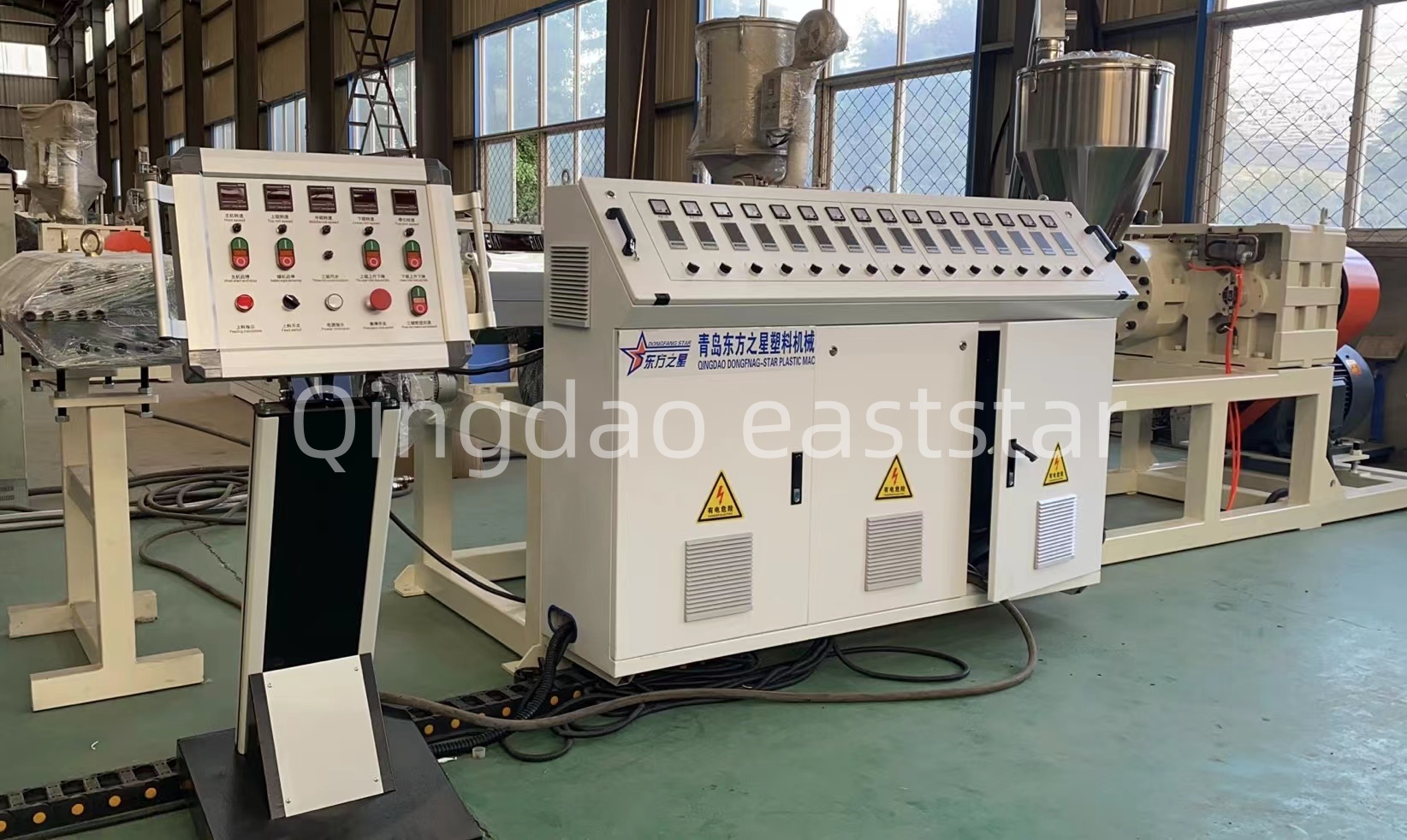 چگونه یک خط تولید برد زهکشی حرفه ای پلی اتیلن کیفیت سیستم های زهکشی ساختمان را تضمین می کند؟