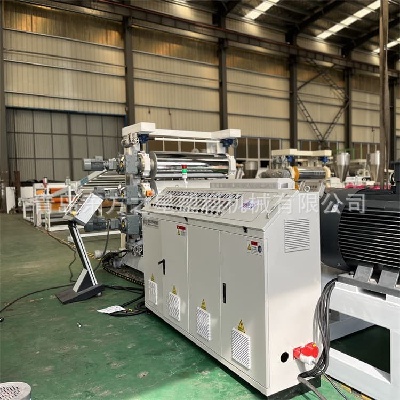 تولید ورق انعطاف پذیر: خط تولید ورق منعطف حرفه ای SPVC به توسعه دام مدرن و مصالح ساختمانی قدرت می دهد